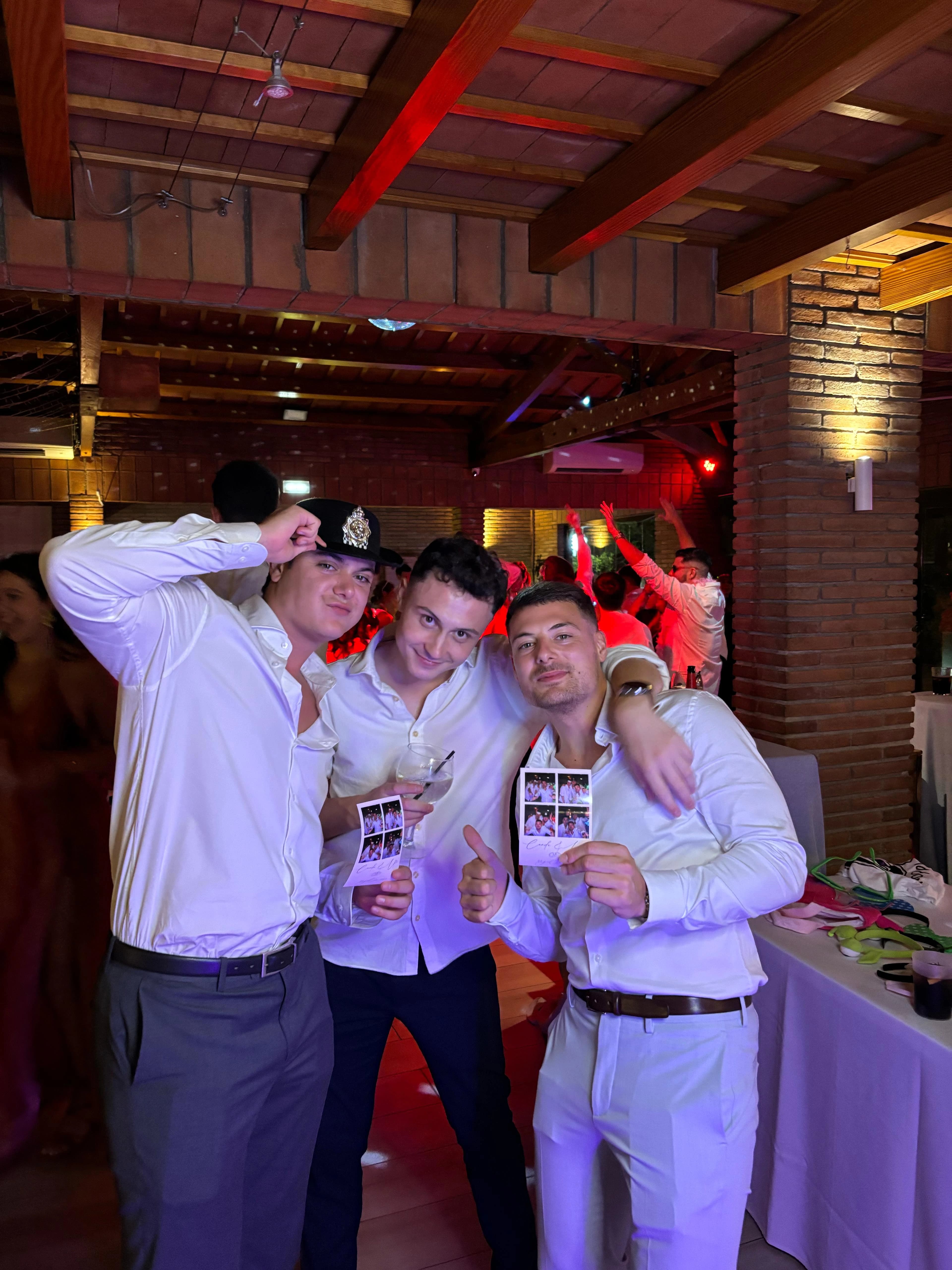 Novios en fotomatón